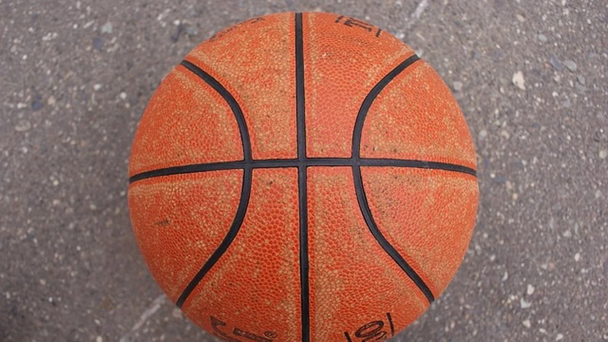WNBA奖项争夺白热化:教练决策与风险控制成关键变量